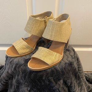 TOMS Women's, Majorca Sandal, Champagne, 8